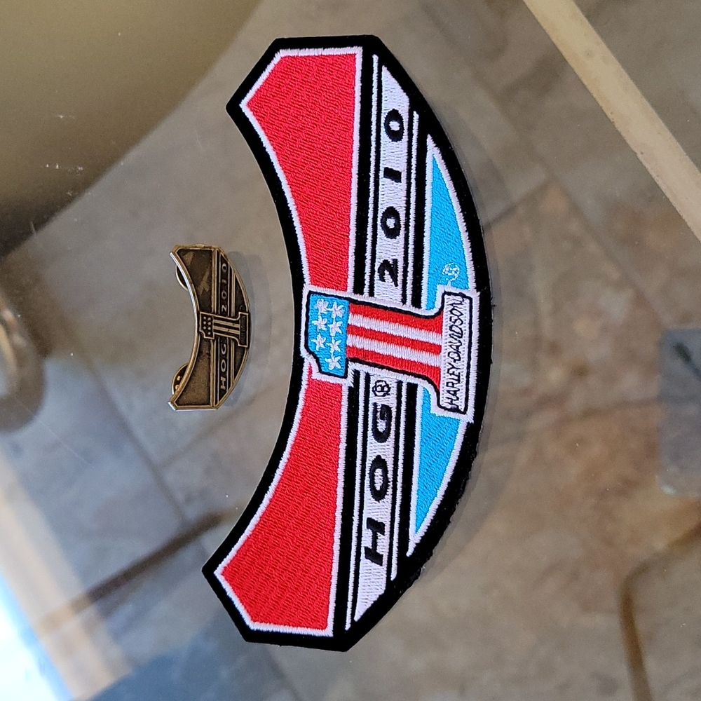 Harley-Davidson HOG patch and pin set 2010